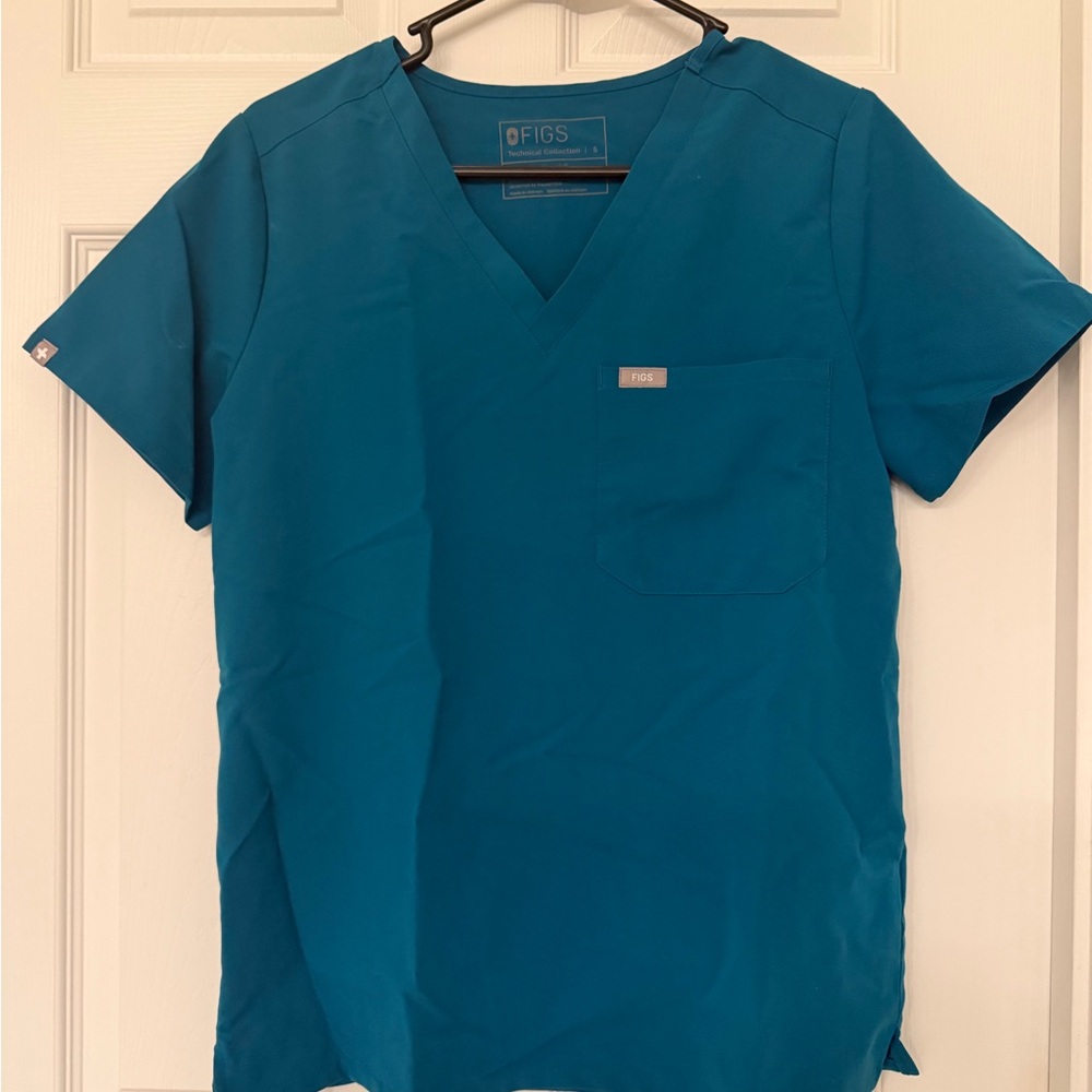 Figs Women’s Caterina Scrub Top Caribbean Blue